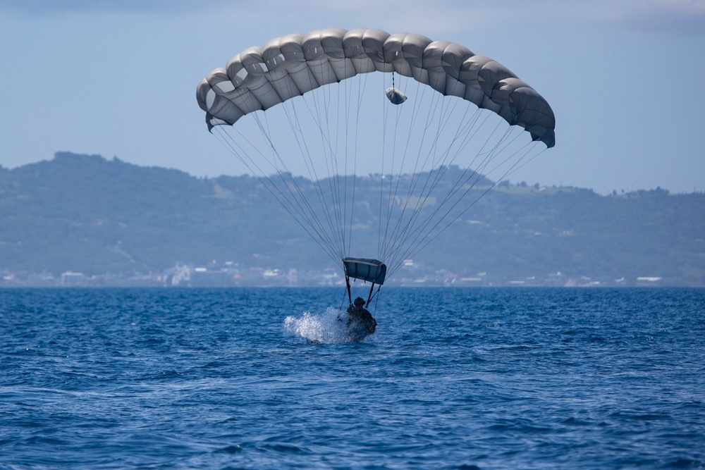 3d Reconnaissance Battalion Conducts Deliberate Water Parachute Operations