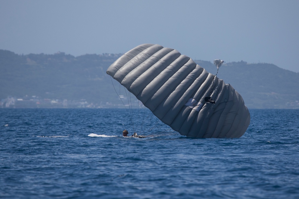 3d Reconnaissance Battalion Conducts Deliberate Water Parachute Operations