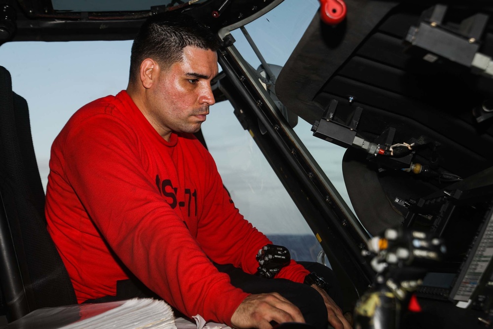 Mobile Bay Sailors conduct helicopter maintenance