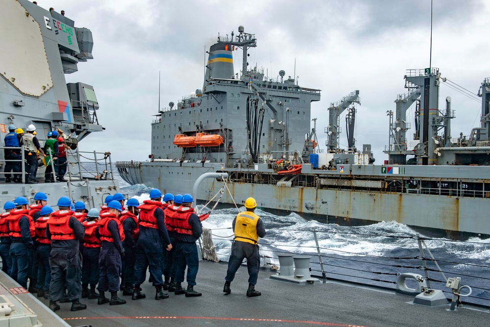 Spruance Conducts RAS with USNS Tippecanoe