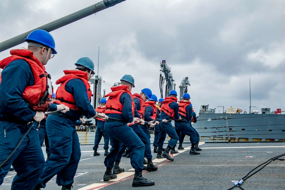 Spruance Conducts RAS with USNS Tippecanoe