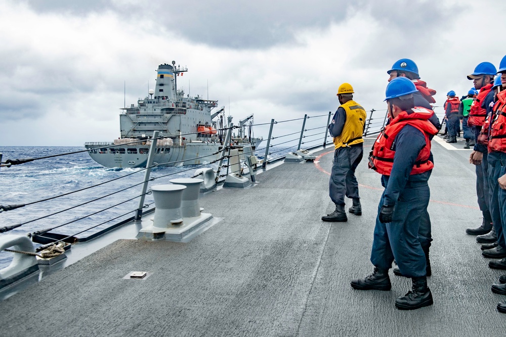 Spruance Conducts RAS with USNS Tippecanoe