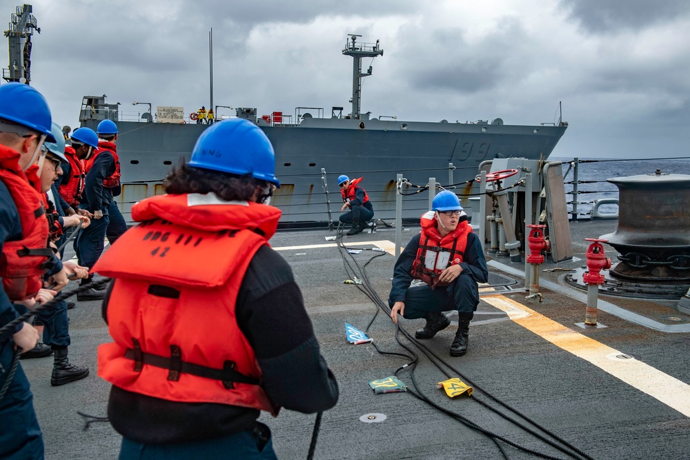 Spruance Conducts RAS with USNS Tippecanoe