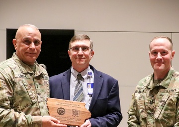 Iowa leaders present plaque to Iowa Methodist Medical Center for COVID-19 vaccine support