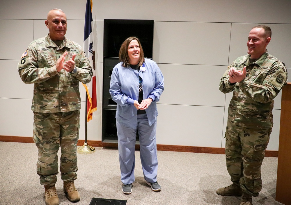 Iowa leaders present plaque to Iowa Methodist Medical Center for COVID-19 vaccine support