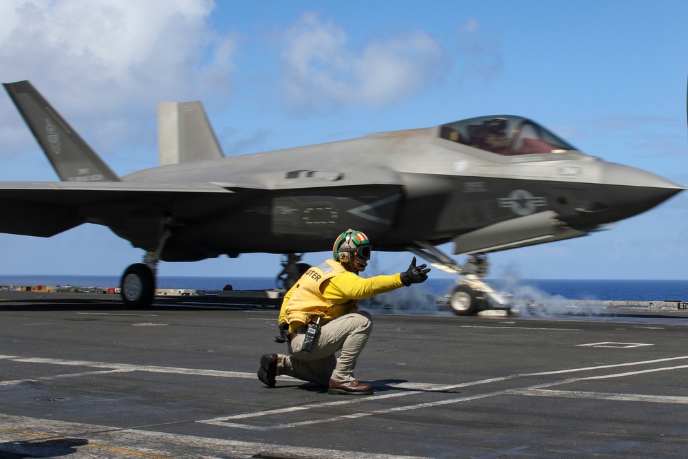 Abraham Lincoln conducts flight operations