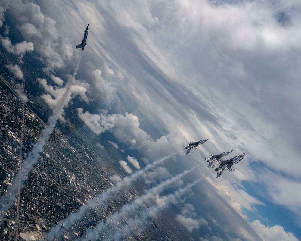 Thunderbirds practice over Ft. Lauderdale
