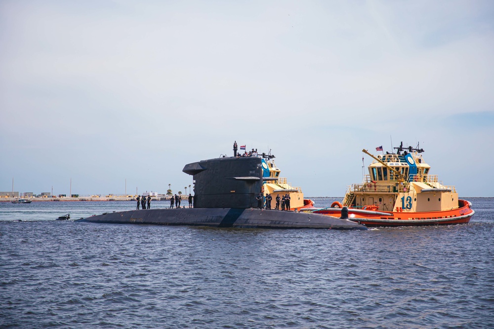 Royal Netherlands Navy Submarine HNLMS Dolfijn Arrives at Mayport