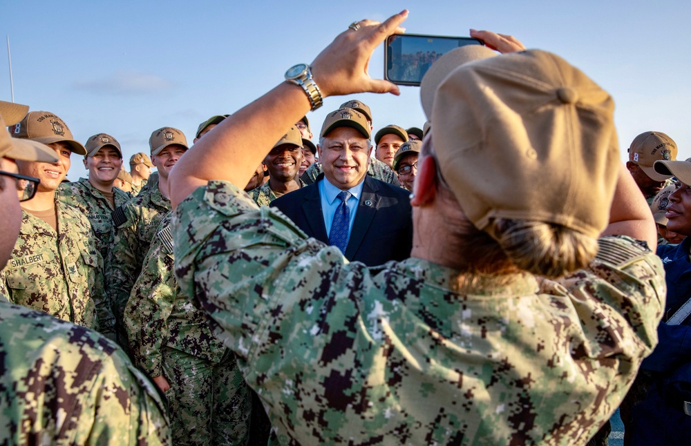 SECNAV Visits USS Makin Island