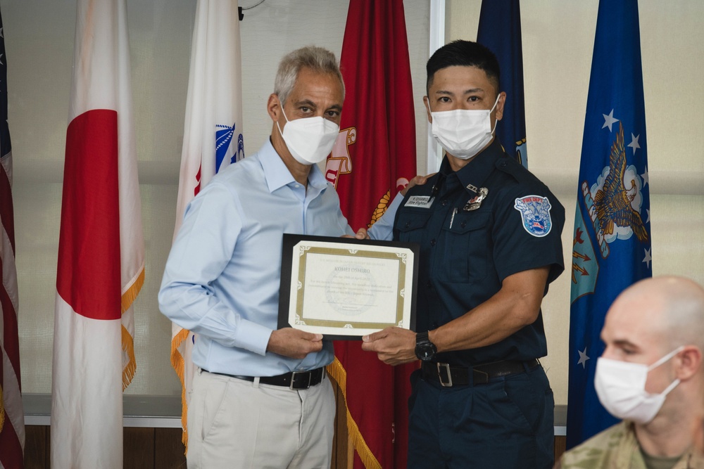 Ambassador to Japan presents awards to service members