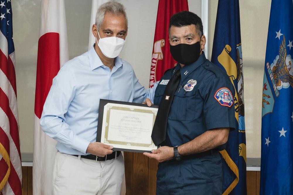 Ambassador to Japan presents awards to service members