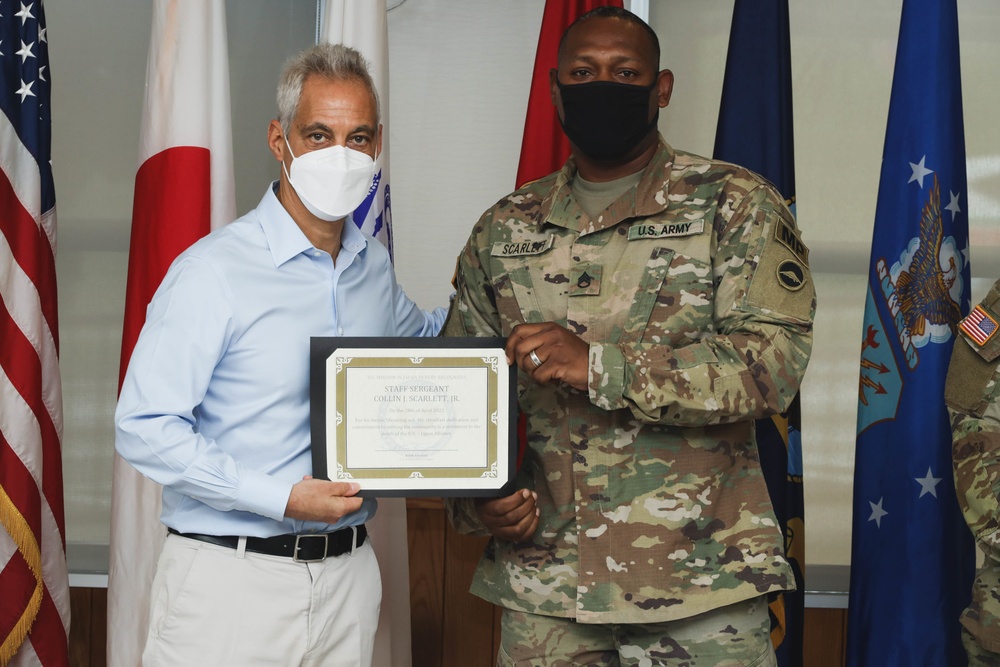 Ambassador to Japan presents awards to service members