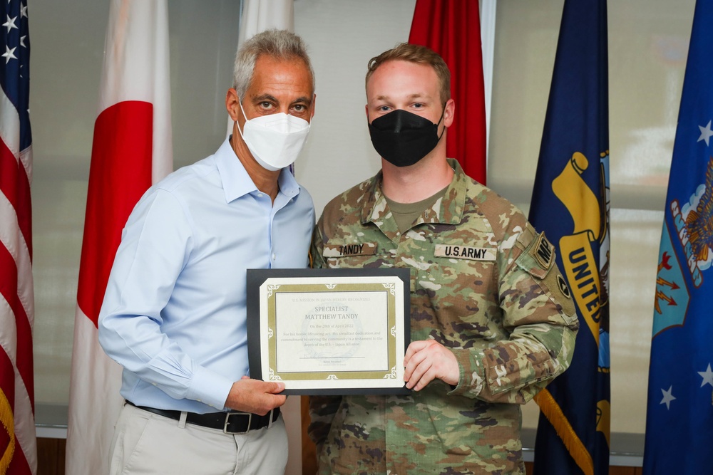 Ambassador to Japan presents awards to service members