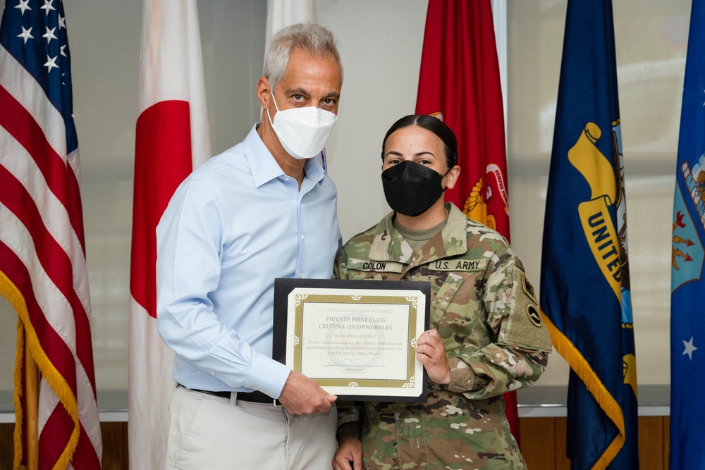 Ambassador to Japan presents awards to service members