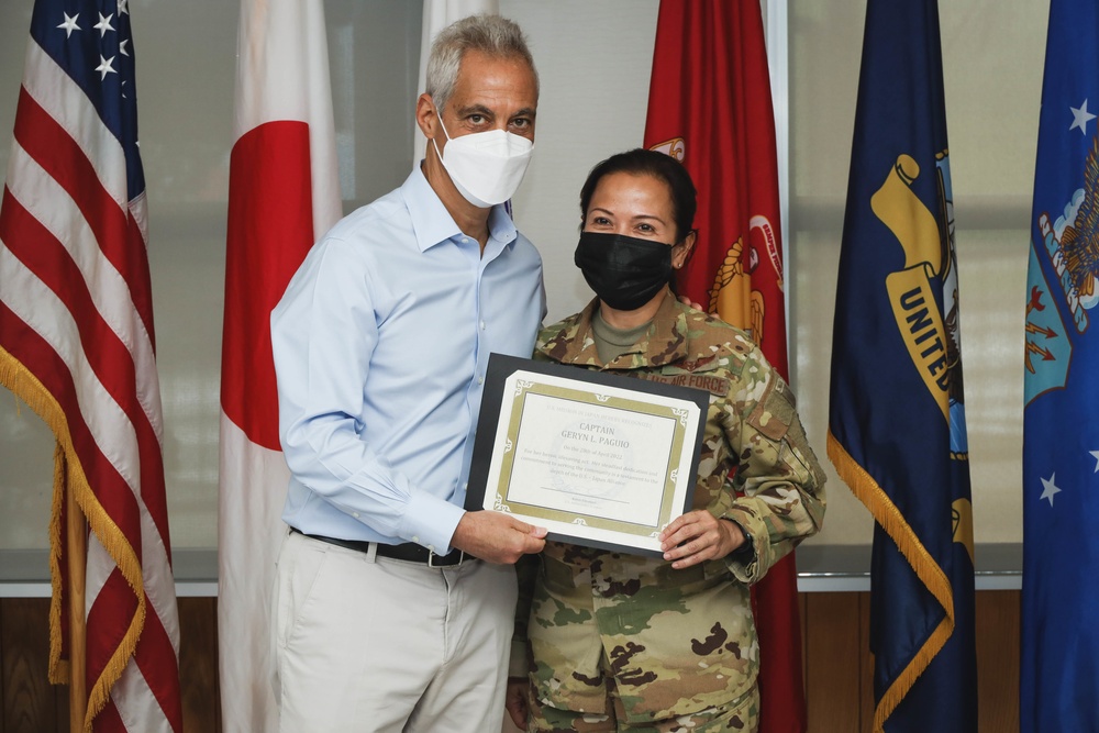 Ambassador to Japan presents awards to service members