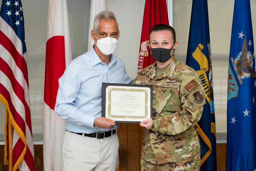 Ambassador to Japan presents awards to service members