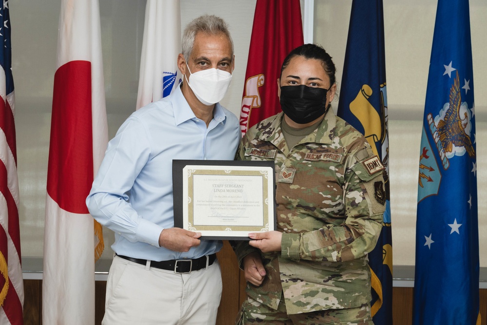 Ambassador to Japan presents awards to service members