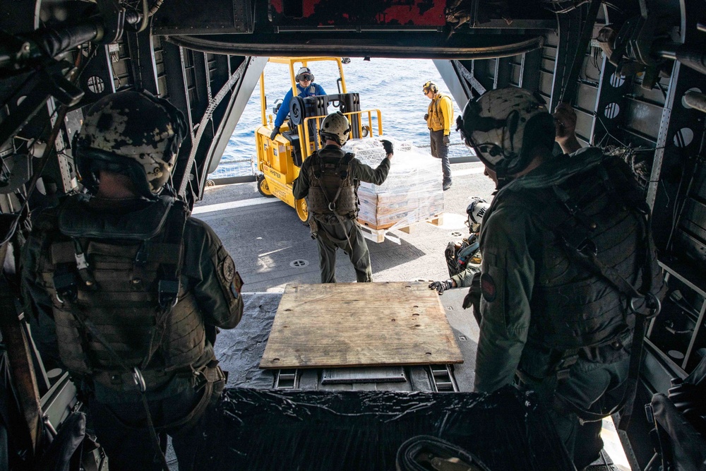 USS Arlington conducts replenishment-at-sea with CH-53E helicopters