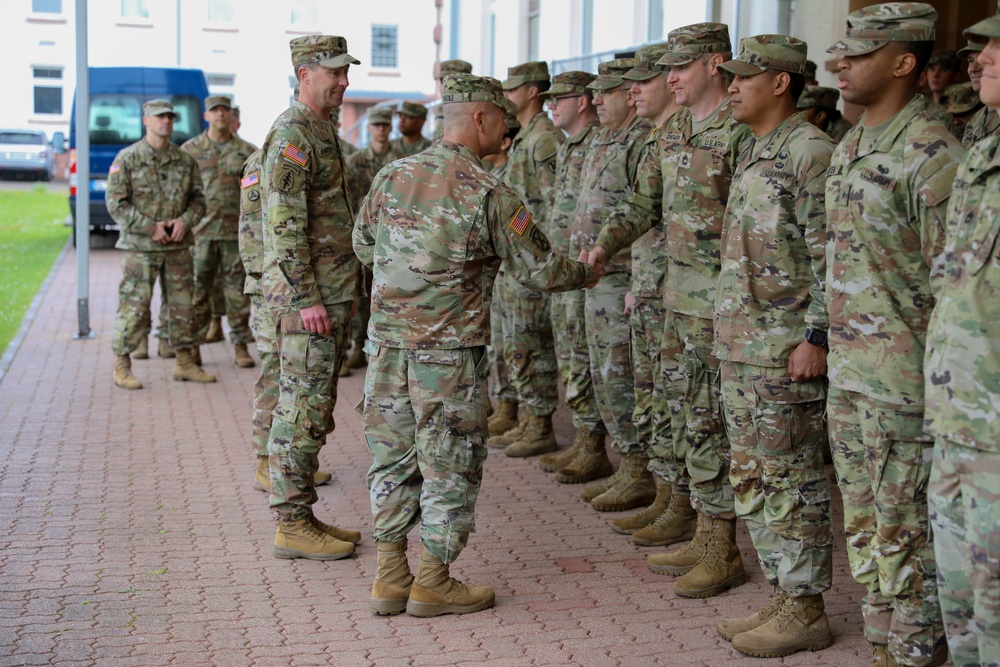 Gen. Christopher Cavoli visits Soldiers in Kaiserslautern