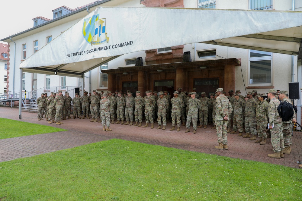 Gen. Christopher Cavoli visits soldiers in Kaiserslautern