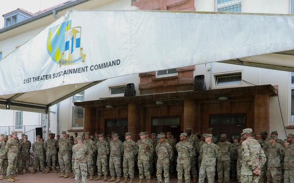 Gen. Christopher Cavoli visits soldiers in Kaiserslautern
