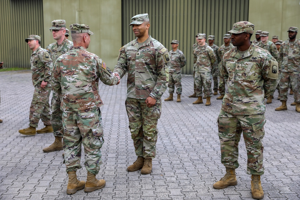 Gen. Christopher Cavoli visits soldiers in Kaiserslautern