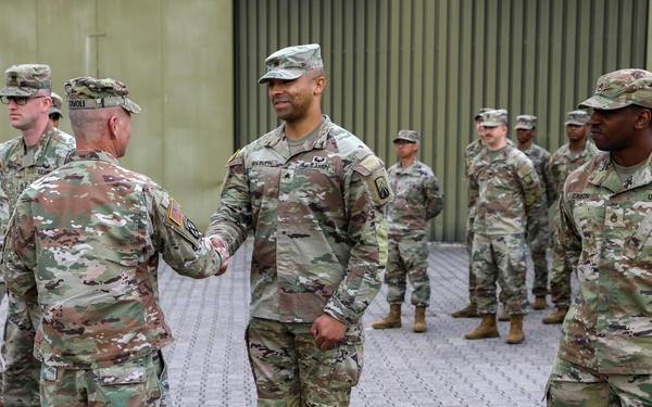 Gen. Christopher Cavoli visits soldiers in Kaiserslautern