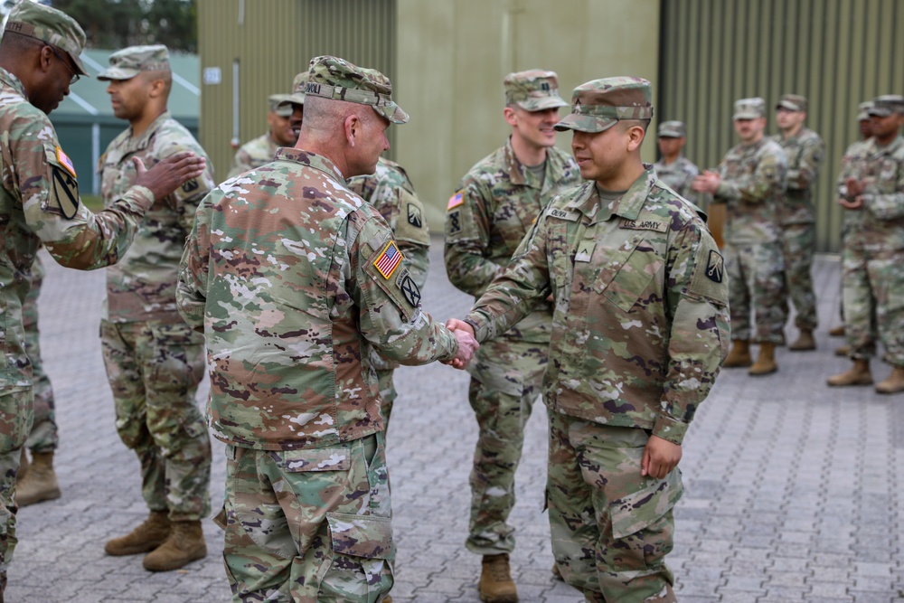 Gen. Christopher Cavoli visits soldiers in Kaiserslautern