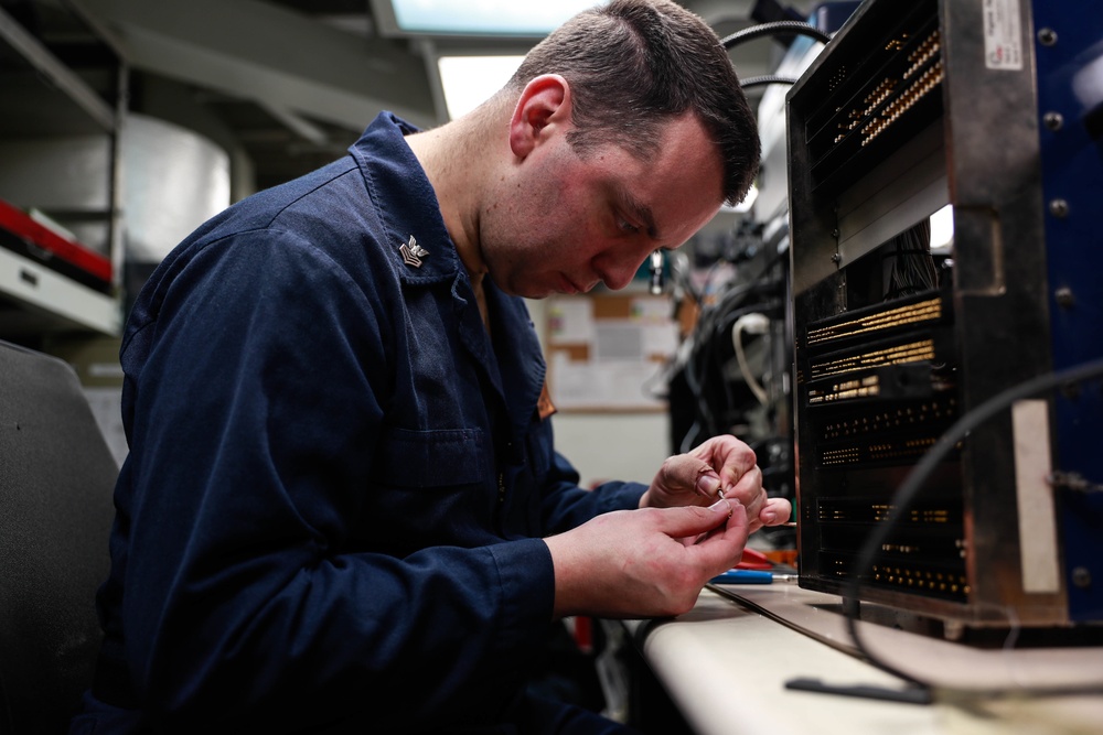 Abraham Lincoln Sailors conduct maintenance