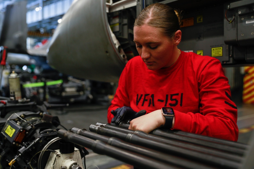 Abraham Lincoln Sailors conduct maintenance