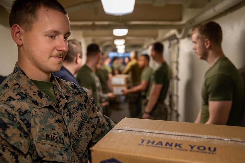 USS Arlington conducts replenishment-at-sea with USNS Patuxent