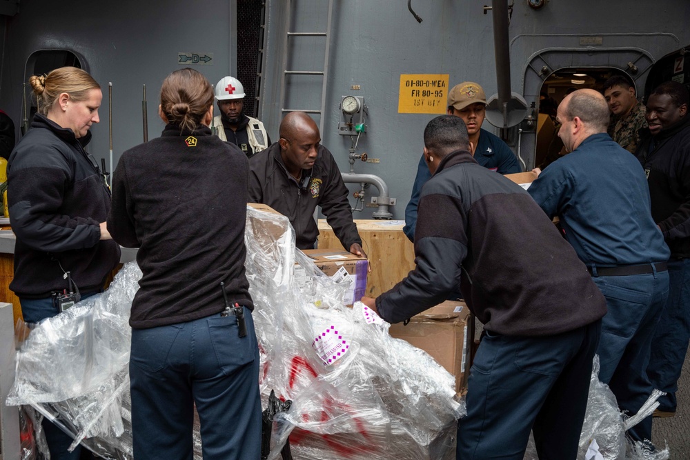 USS Arlington conducts replenishment-at-sea with USNS Patuxent