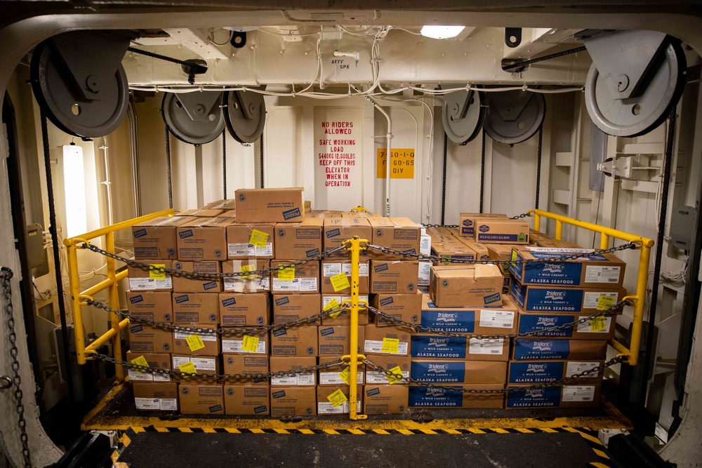 USS Arlington conducts replenishment-at-sea with USNS Patuxent