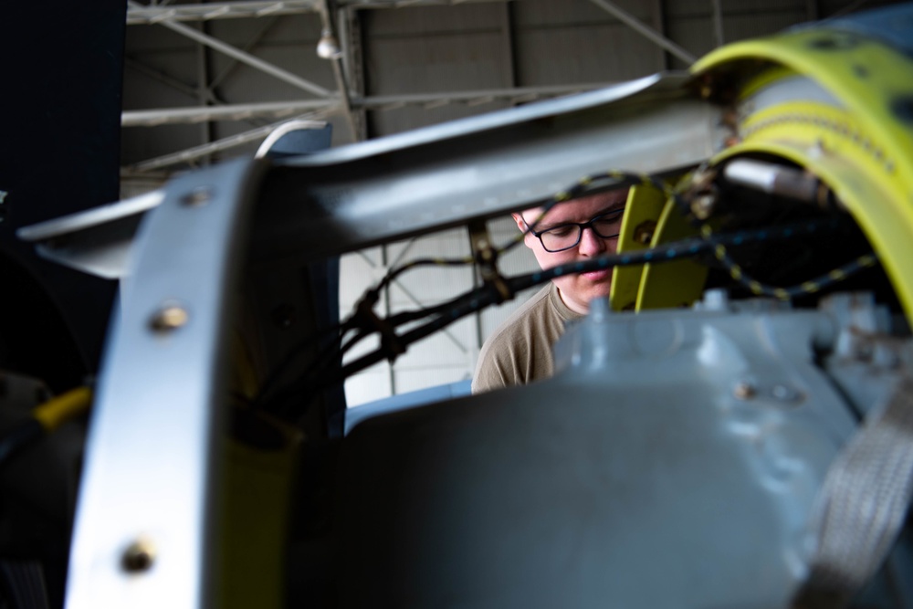 Airman replace engine during Stolen Cerberus IX