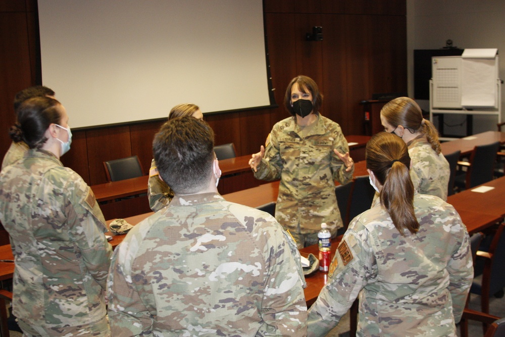 20th chief of U.S. Army Medical Specialist Corps visits WRNMMC