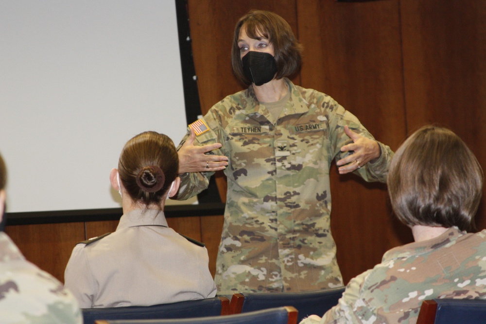 20th chief of U.S. Army Medical Specialist Corps visits WRNMMC