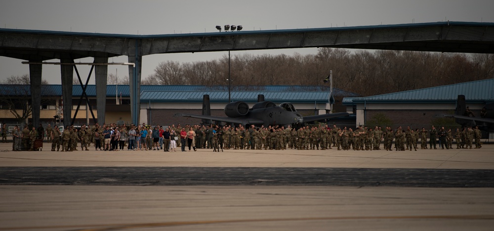 122nd Fighter Wing commander takes final flight