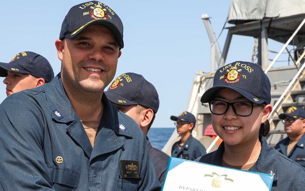USS Ross Sailors receive Navy and Marine Corps Achievement Medals