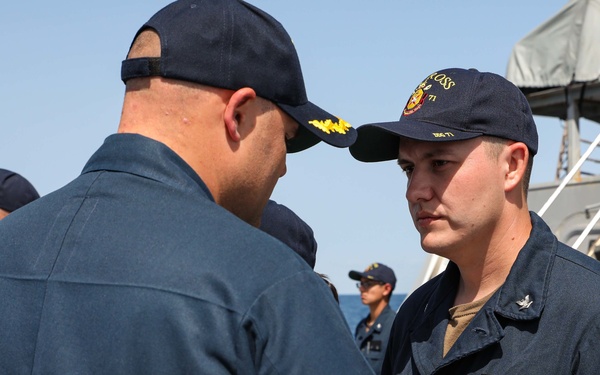 USS Ross Sailors receive Navy and Marine Corps Achievement Medals