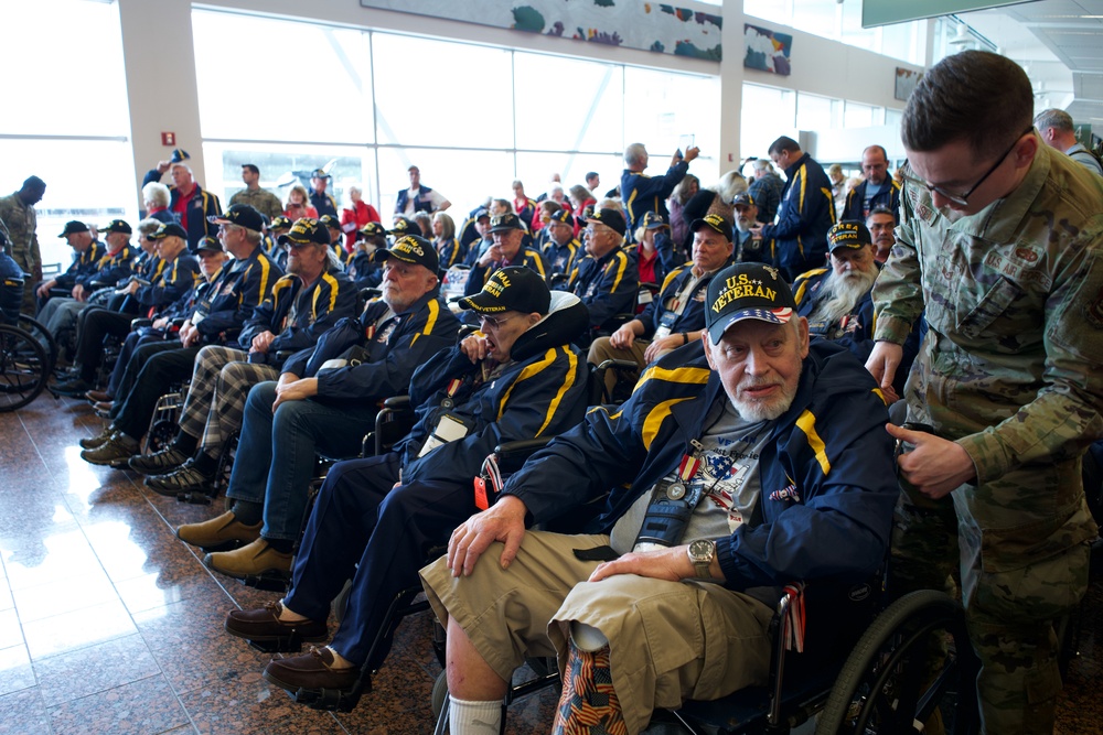 Honor Flight returns from Washington D.C.