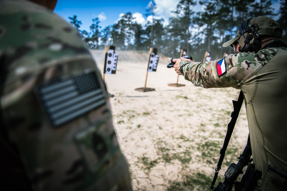U.S. and Czech Special Forces train during Emerald Warrior 22.1