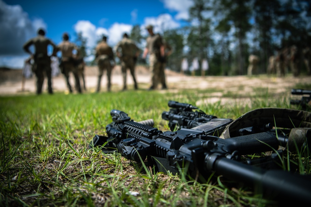 U.S. and Czech Special Forces train during Emerald Warrior 22.1