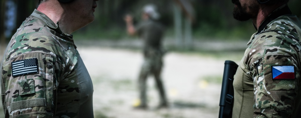 U.S. and Czech Special Forces train during Emerald Warrior 22.1