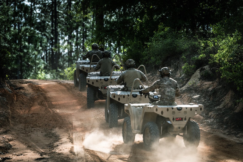 U.S. and Czech Special Forces train during Emerald Warrior 22.1