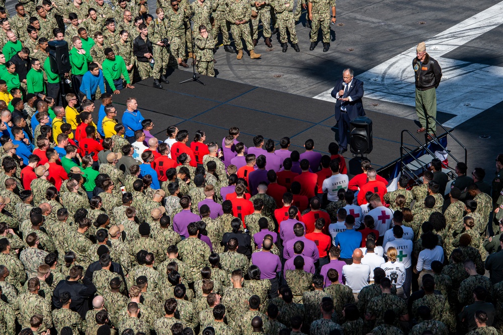 SECNAV Visits USS Carl Vinson (CVN 70)