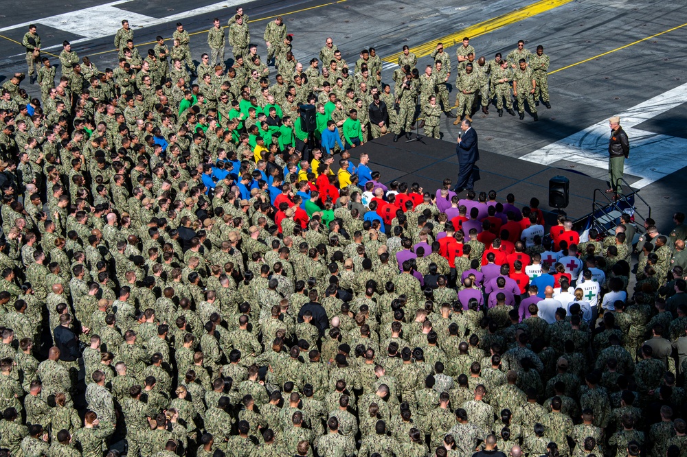 SECNAV Visits USS Carl Vinson (CVN 70)