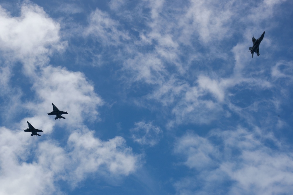 Abraham Lincoln conducts flight operations