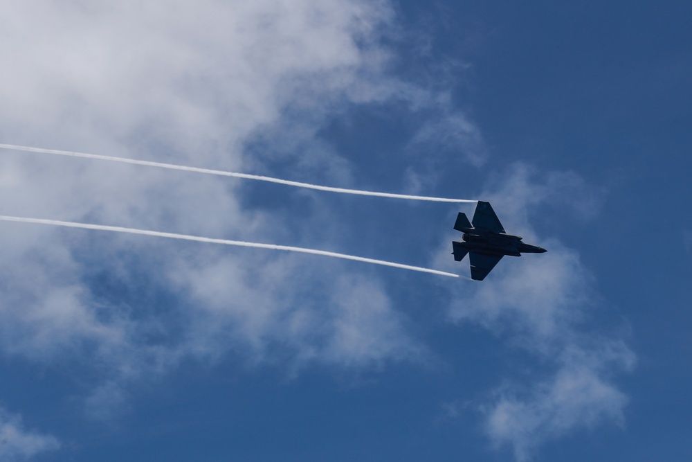 Abraham Lincoln conducts flight operations