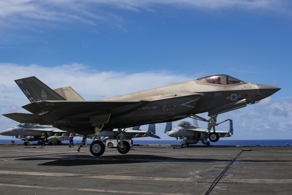 Abraham Lincoln conducts flight operations