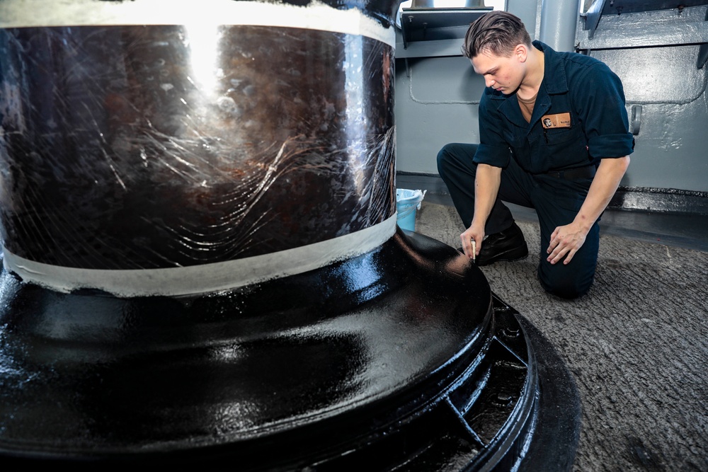 Abraham Lincoln Sailors conduct maintenance